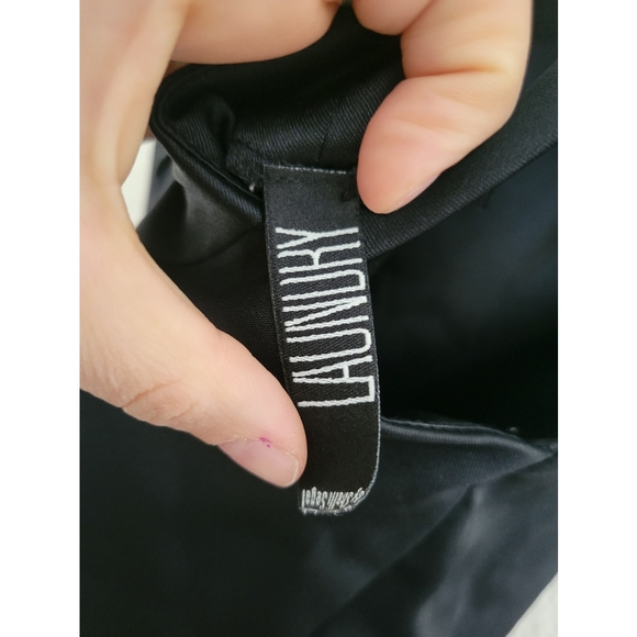 Womens Laundry mini black dress with open back with design. No size tag - Picture 5 of 10